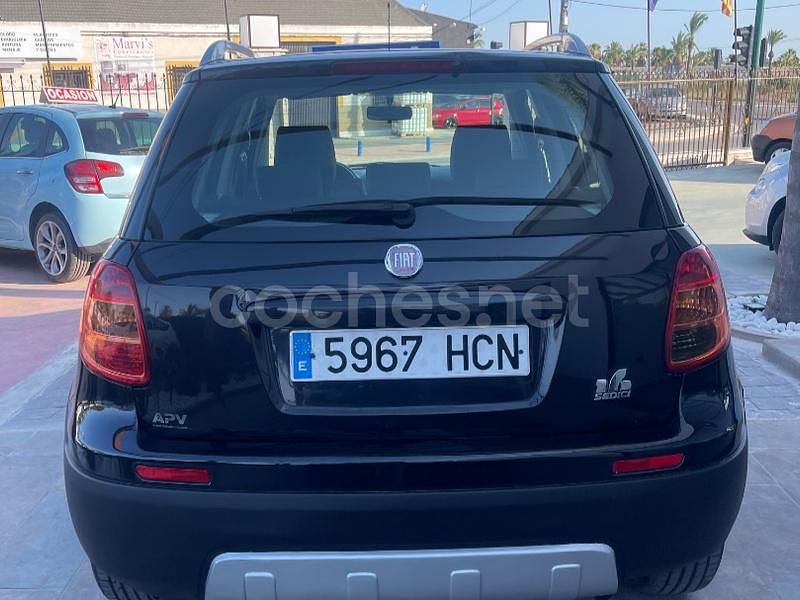 Usado Fiat Sedici Emotion 135 CV (99 kW) 2011 Negro SUV