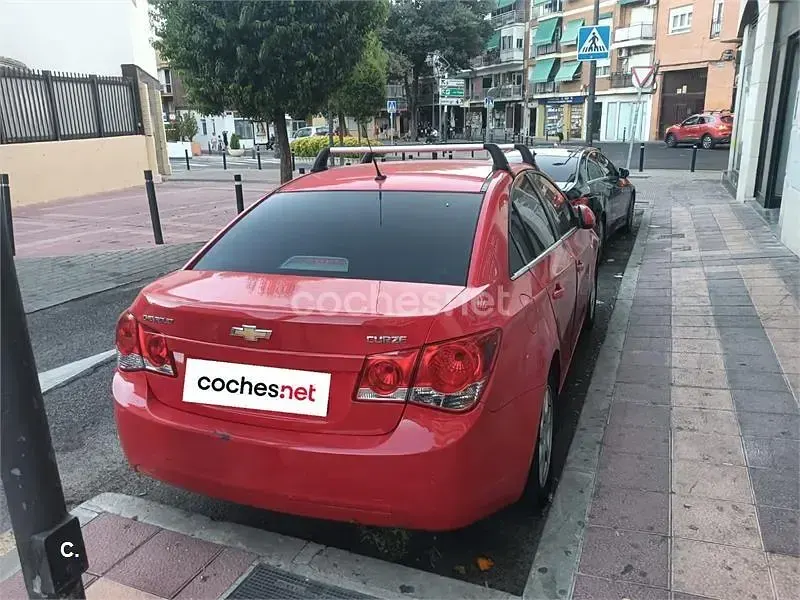 Usado Chevrolet Cruze LT 163 CV (119 kW) 2011 Rojo Berlina