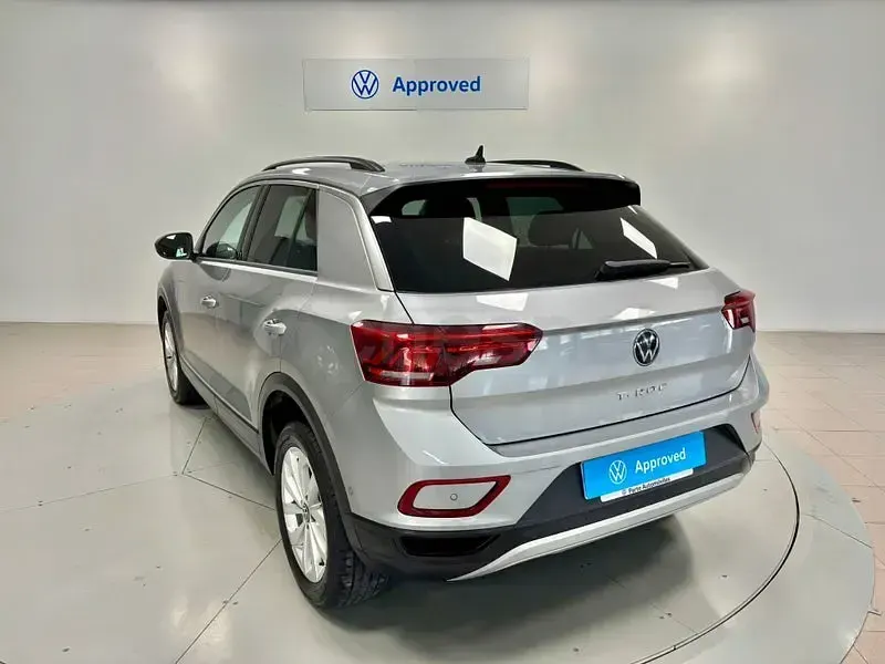 Usado VW T-Roc Life 115 CV (84 kW) 2023 Gris / plata SUV