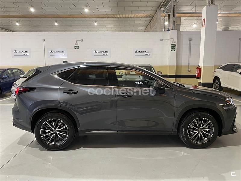 Usado Lexus NX350h Executive Line 242 CV (177 kW) 2022 Gris / plata SUV