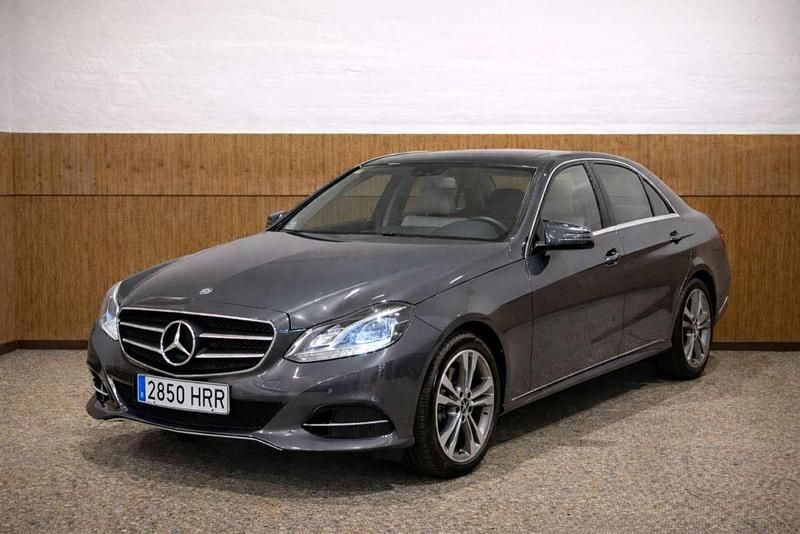Usado Mercedes E200 Avantgarde 136 CV (100 kW) 2013 Gris Berlina