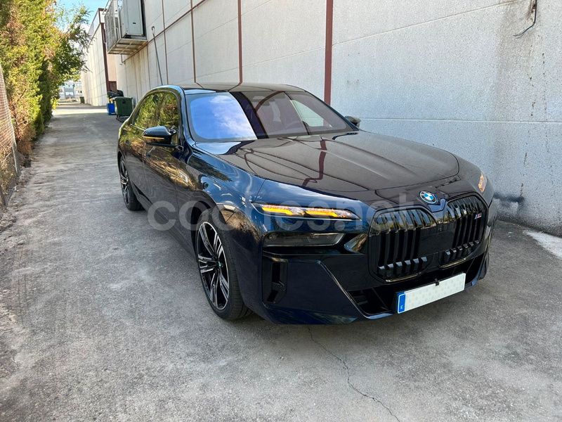 Usado BMW M760e Comfort Edition 571 CV (419 kW) 2023 Azul Berlina