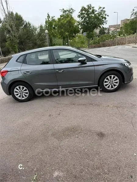 Usado Seat Ibiza Style 75 CV (55 kW) 2018 Gris / plata Utilitario