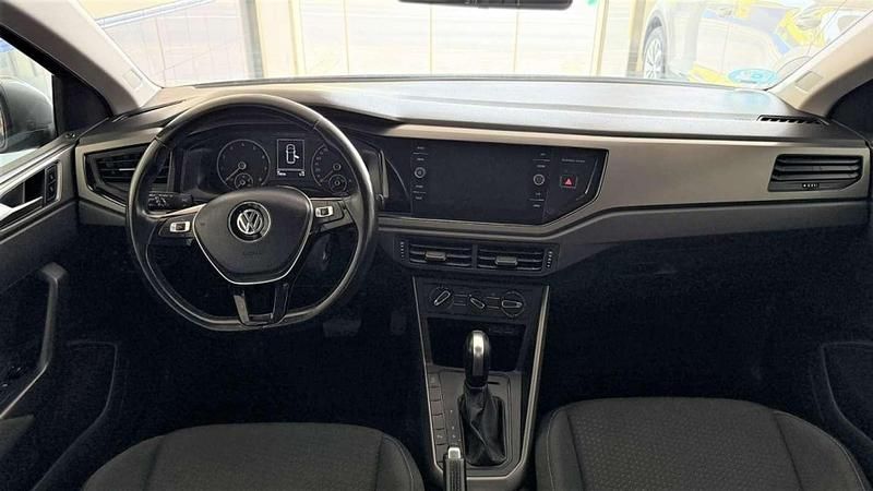 Usado VW Polo Advance 95 CV (69 kW) 2019 Gris Utilitario