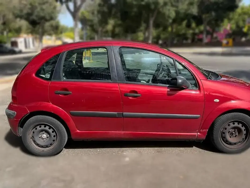 Usado Citroën C3 68 CV (50 kW) 2005 Rojo Berlina