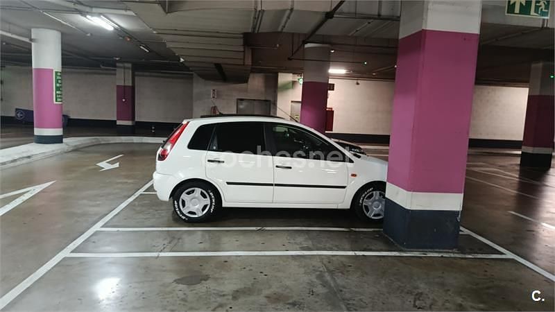 Blanco Usado 2005 Ford Fiesta Berlina | 3300 € (Precio justo) - Imagen 1/4
