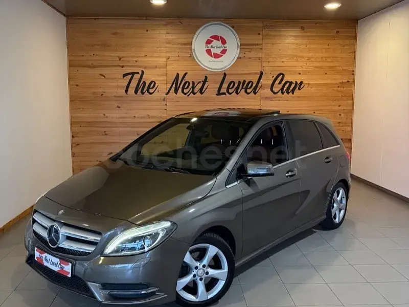 Usado Mercedes B200 136 CV (100 kW) 2013 Marrón Utilitario