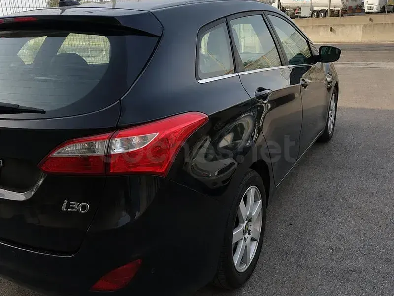 Usado Hyundai i30 Blackline 110 CV (80 kW) 2015 Negro Familiar
