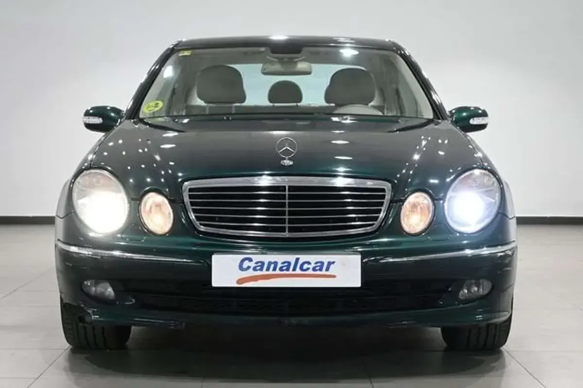 Usado Mercedes E320 224 CV (164 kW) 2006 Gris Berlina
