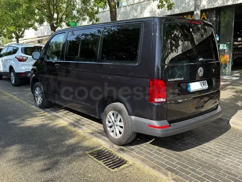 Usado VW Caravelle 150 CV (110 kW) 2021 Negro Van