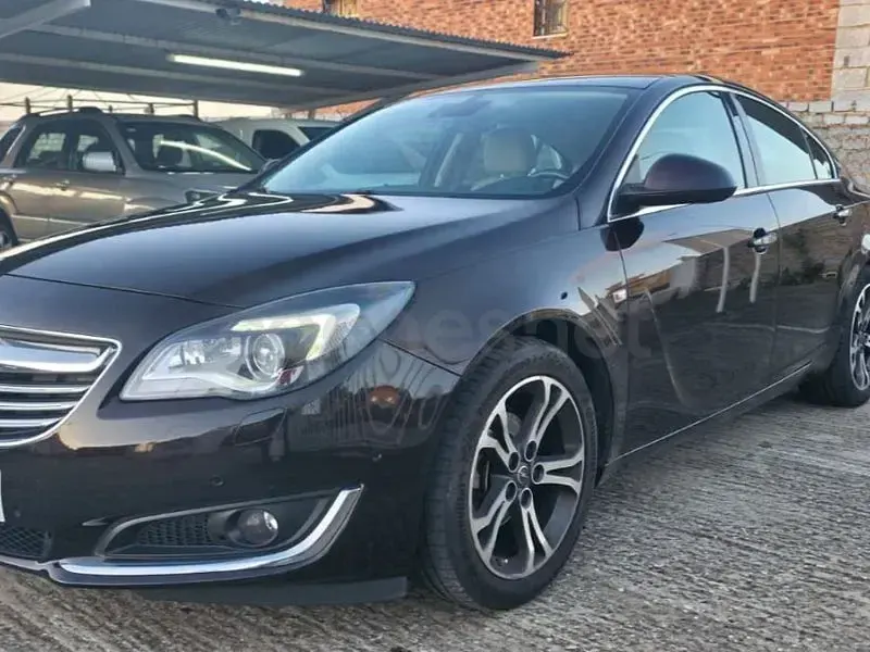 Usado Opel Insignia Excellence 140 CV (102 kW) 2014 Marrón Berlina