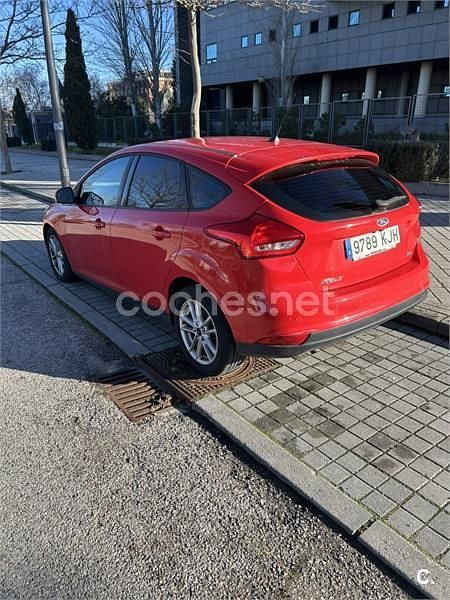 Usado Ford Focus Trend 125 CV (91 kW) 2018 Rojo Berlina
