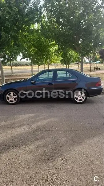 Usado Mercedes C270 Avantgarde 170 CV (125 kW) 2002 Azul Berlina