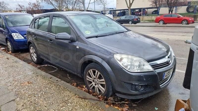 Usado Opel Astra Cosmo 100 CV (73 kW) 2009 Gris / plata Berlina
