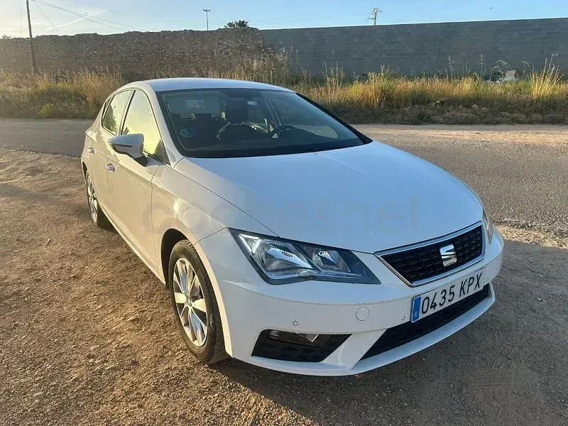 Używany Seat Leon Style 110 KM (80 kW) 2018 Biały Sedan/Limuzyna