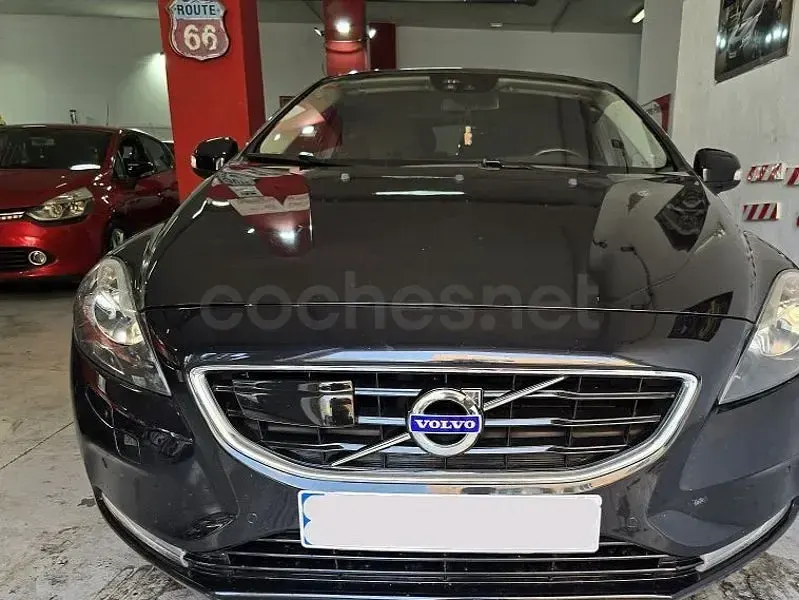 Usado Volvo V40 Kinetic 115 CV (84 kW) 2015 Negro Berlina