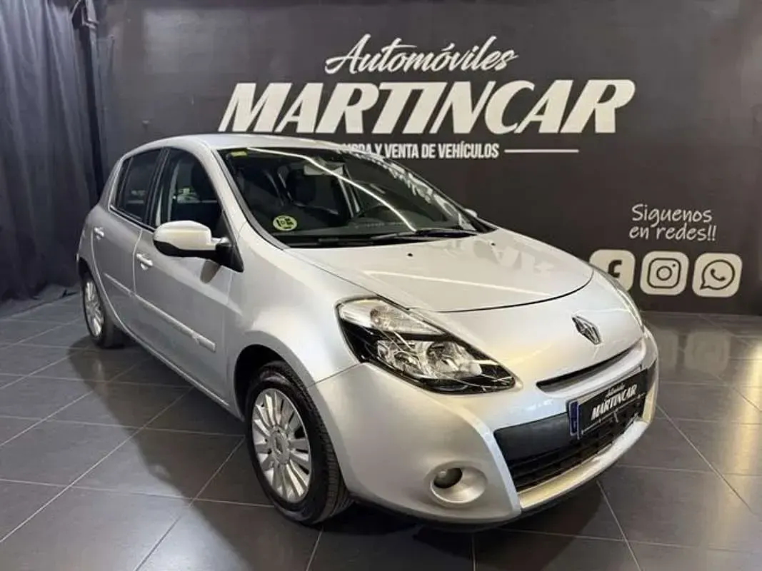 Usado Renault Clio Authentique 63 CV (46 kW) 2012 Gris Utilitario