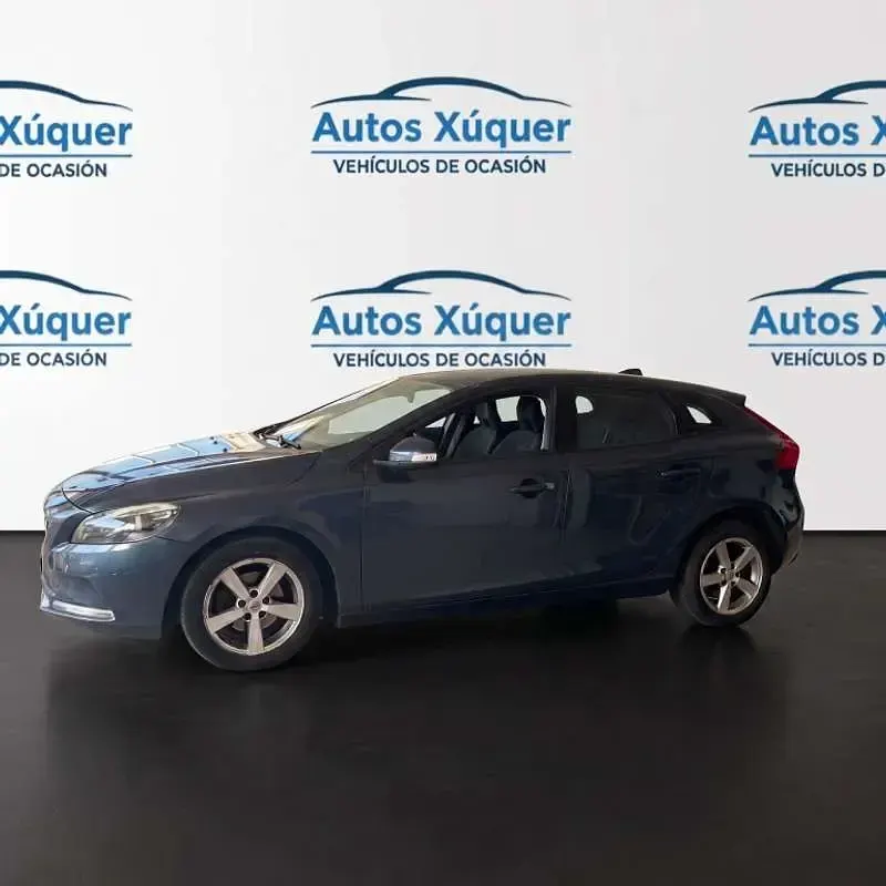 Usado Volvo V40 Momentum 120 CV (88 kW) 2017 Azul Utilitario
