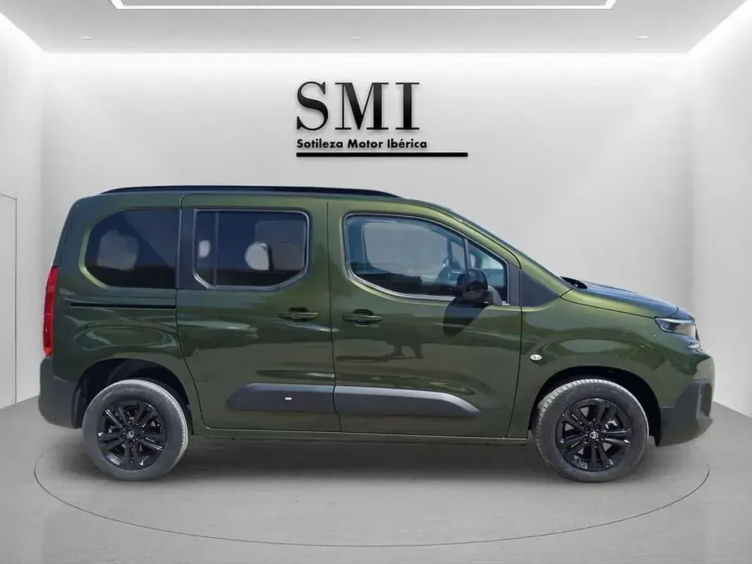 Usado Citroën Berlingo 102 CV (75 kW) 2024 Verde Monovolumen