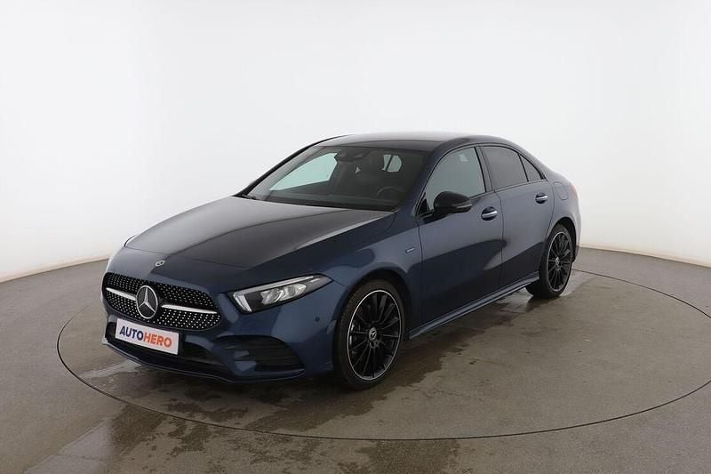 Azul Usado 2021 Mercedes A250 AMG line Berlina | 28.999 € (Buen precio) - Imagen 1/3