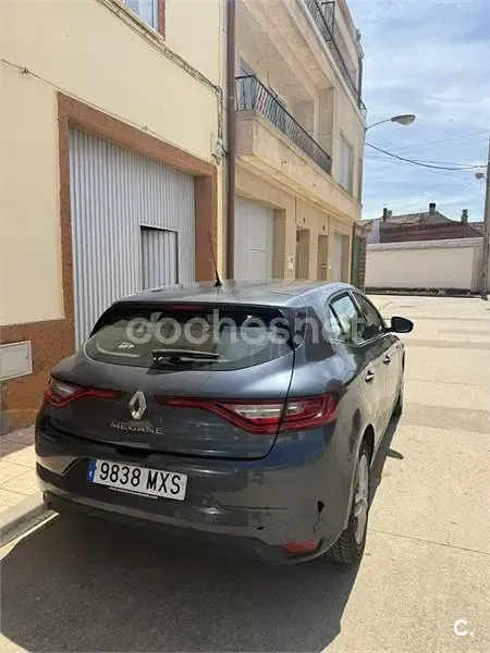 Usado Renault Mégane IV 110 CV (80 kW) 2017 Gris / plata Berlina