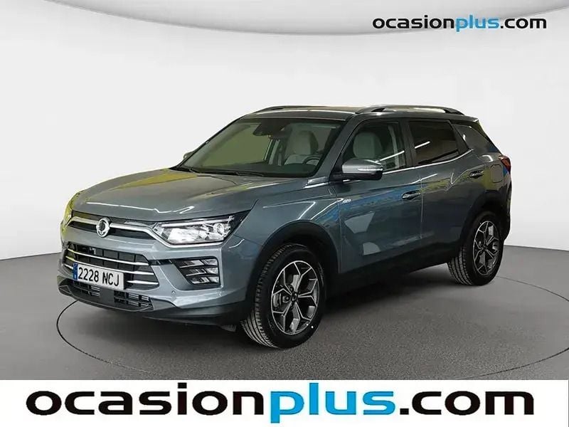 Gris Nuevo 2025 Ssangyong Korando SUV | 23.392 € (Precio justo) - Imagen 1/4
