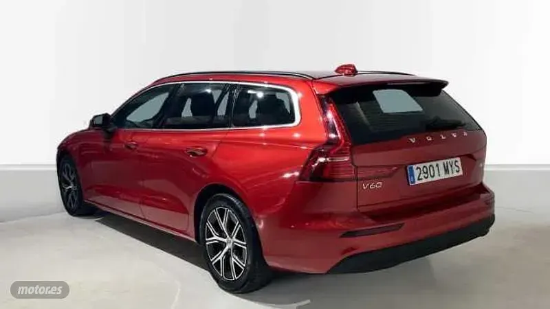 Usado Volvo V60 Core 2025 Rojo Familiar
