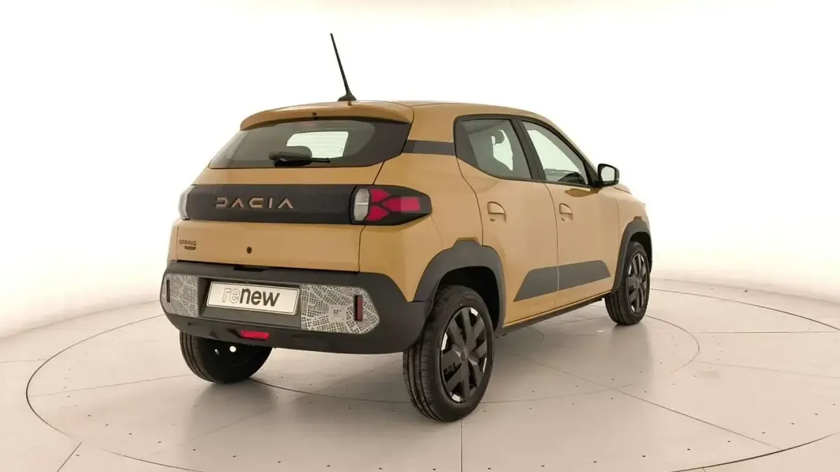 Usado Dacia Spring Extreme 47 kW (65 CV) 2025 Marrón Utilitario
