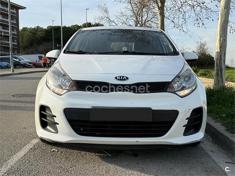 Usado Kia Rio 84 CV (61 kW) 2017 Blanco Berlina