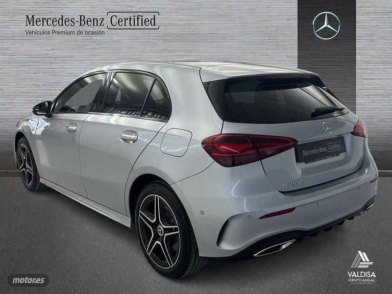 Usado Mercedes A250 AMG line 218 CV (160 kW) 2025 Gris / plateado