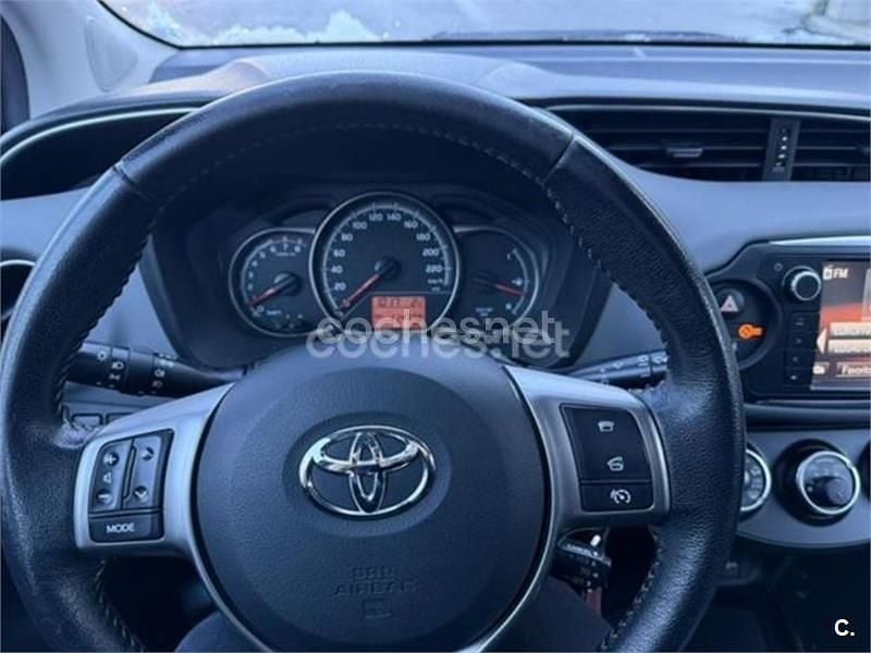 Begagnad Toyota Yaris Active 99 HK (72 kW) 2015 Vit Halvkombi