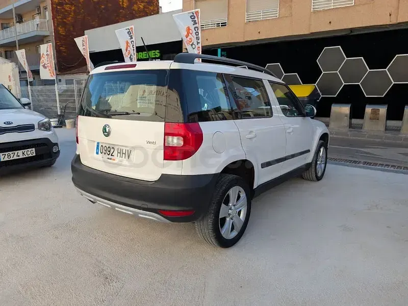 Usado Skoda Yeti Ambition 105 CV (77 kW) 2012 Blanco SUV