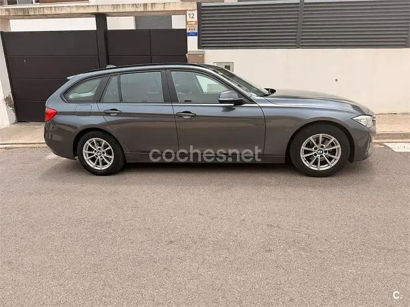 Usado BMW 318 143 CV (105 kW) 2013 Gris / plata Familiar