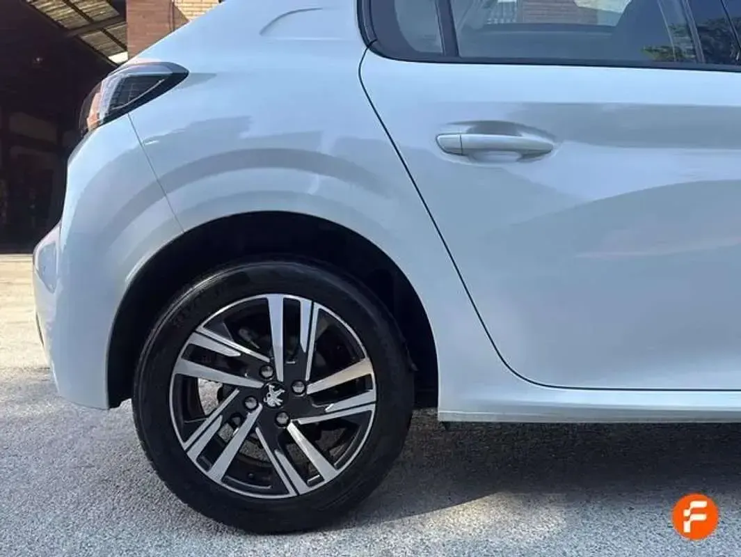 Usado Peugeot 208 Allure 131 CV (96 kW) 2020 Blanco Utilitario