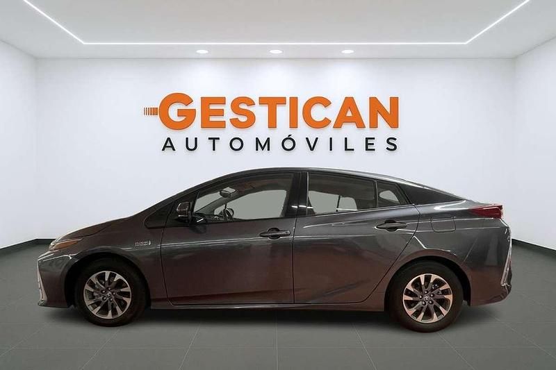Usado Toyota Prius Advance 122 CV (89 kW) 2022 Gris Utilitario