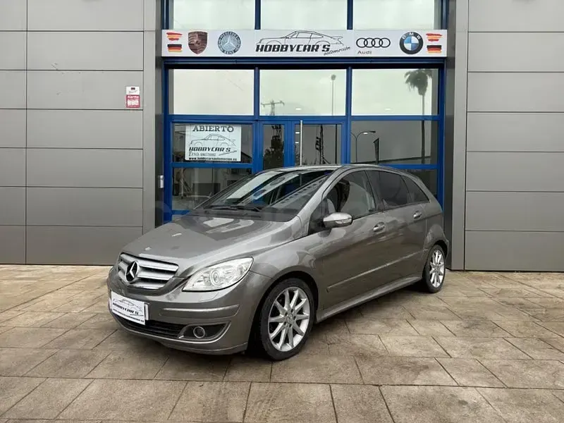 Usado Mercedes B200 140 CV (102 kW) 2006 Gris / plata Monovolumen