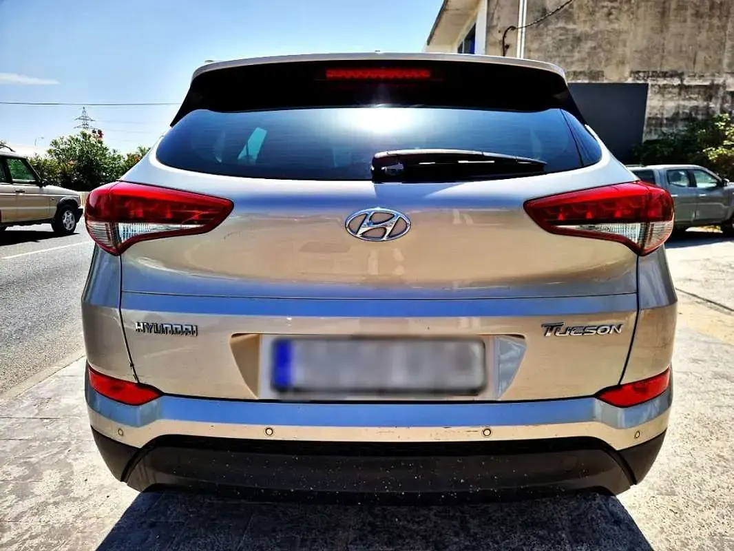 Usado Hyundai Tucson 114 CV (83 kW) 2017 Gris SUV