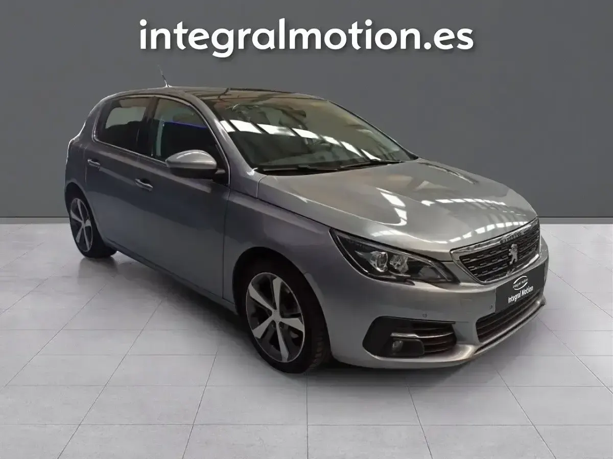 Usado Peugeot 308 Allure 131 CV (96 kW) 2018 Gris Berlina