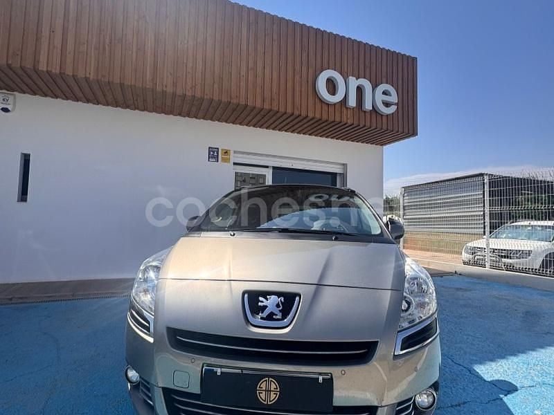 Gris / plata Usado 2013 Peugeot 5008 Active Monovolumen | 7900 € (Precio justo) - Imagen 1/4