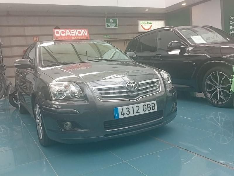 Gris / plata Usado 2008 Toyota Avensis Executive Berlina | 7890 € - Imagen 1/1