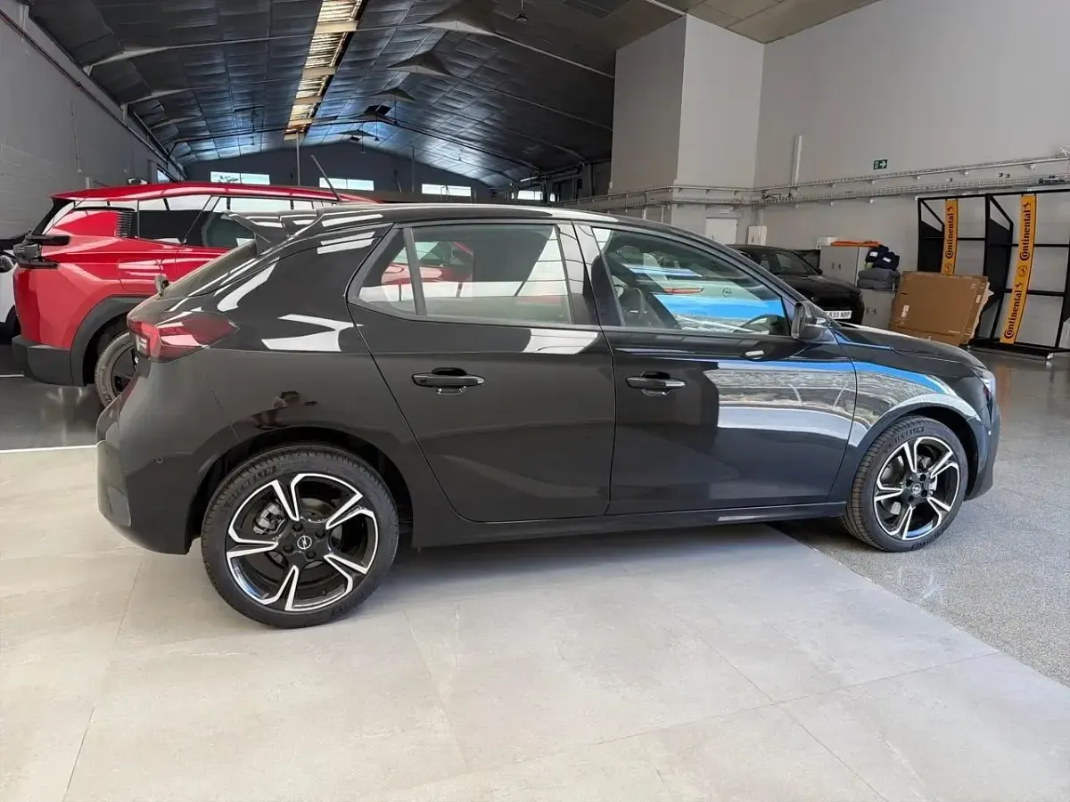 Usado Opel Corsa 110 CV (80 kW) 2025 Negro Utilitario