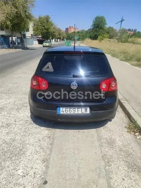 Usado VW Golf V Sportline 105 CV (77 kW) 2007 Negro Berlina