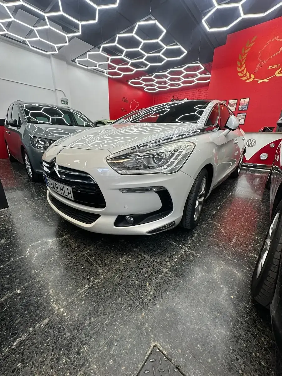 Usado Citroën DS5 112 CV (82 kW) 2012 Blanco Utilitario