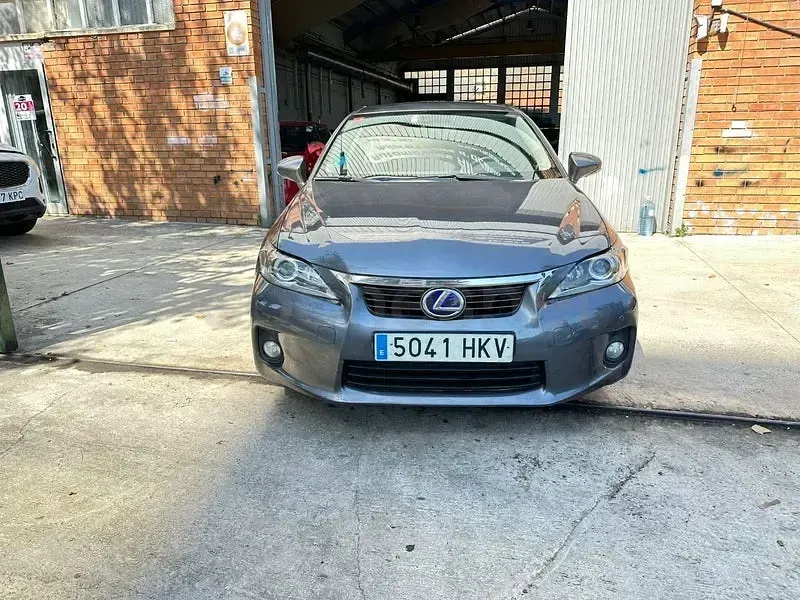 Usado Lexus CT200h 136 CV (100 kW) 2012 Gris / plata Berlina