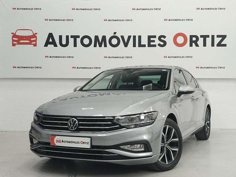 Gris Usado 2021 VW Passat Executive Berlina | 17.990 € (Precio justo) - Imagen 1/4