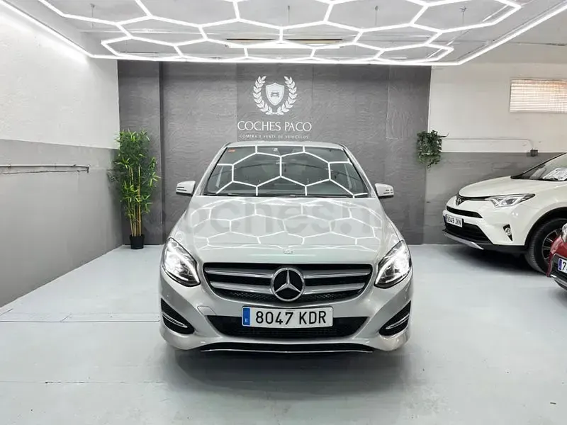 Usado Mercedes B200 136 CV (100 kW) 2017 Gris / plata Monovolumen