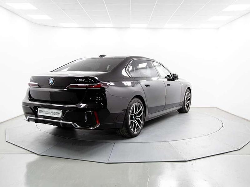 Käytetty BMW 740 299 HP (219 kW) 2023 Musta Sedan