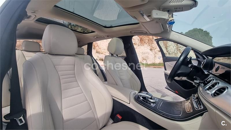 Usado Mercedes E220 194 CV (142 kW) 2019 Negro Familiar