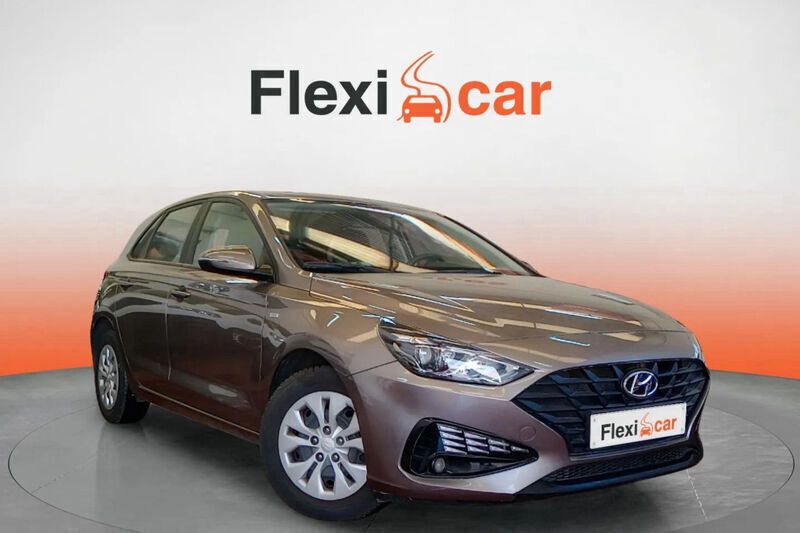 Marrón Usado 2022 Hyundai i30 Berlina | 13.290 € (Buen precio) - Imagen 1/4