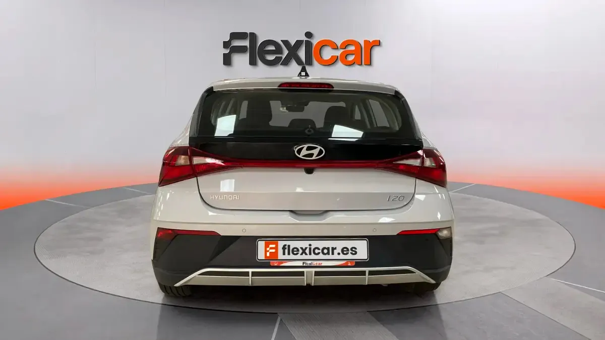 Usado Hyundai i20 100 CV (73 kW) 2024 Gris Utilitario